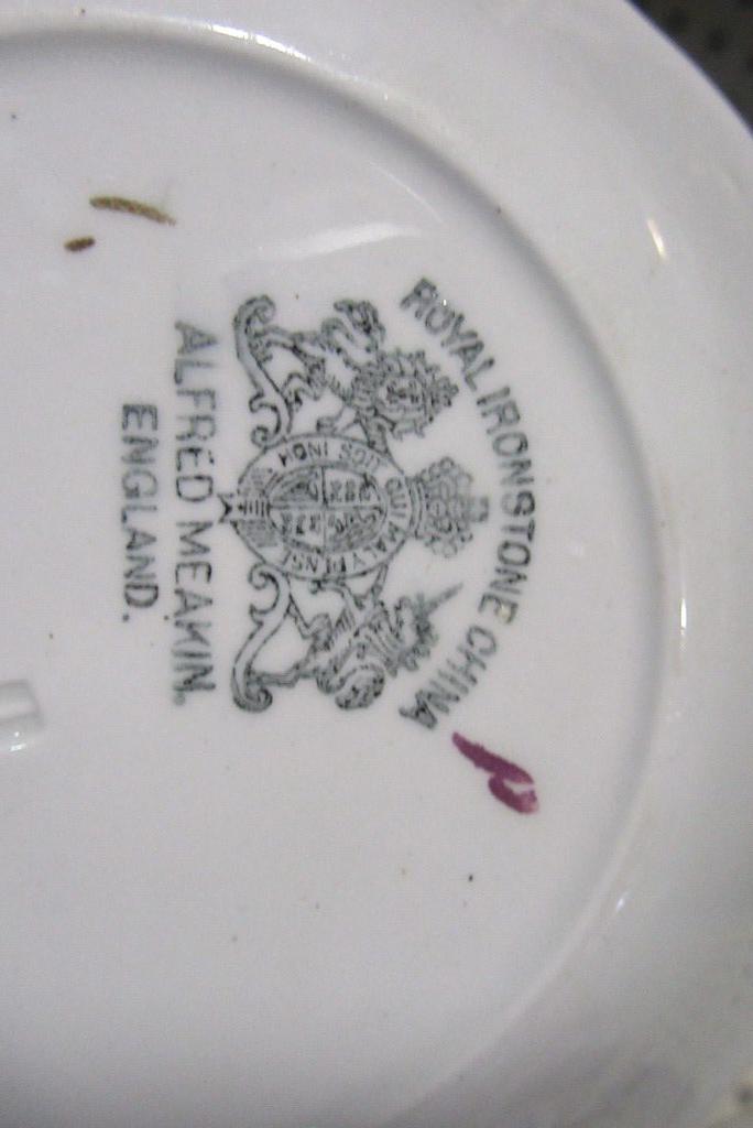 ALFRED MEAKIN MADE IN ENGLAND ROYAL IRONSTONE CHINA TEA LEAF PATTERN SMALL