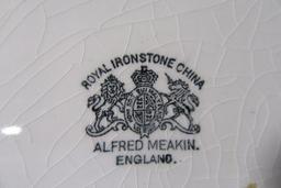 ALFRED MEAKIN MADE IN ENGLAND ROYAL IRONSTONE CHINA TEA LEAF PATTERN PLATTE