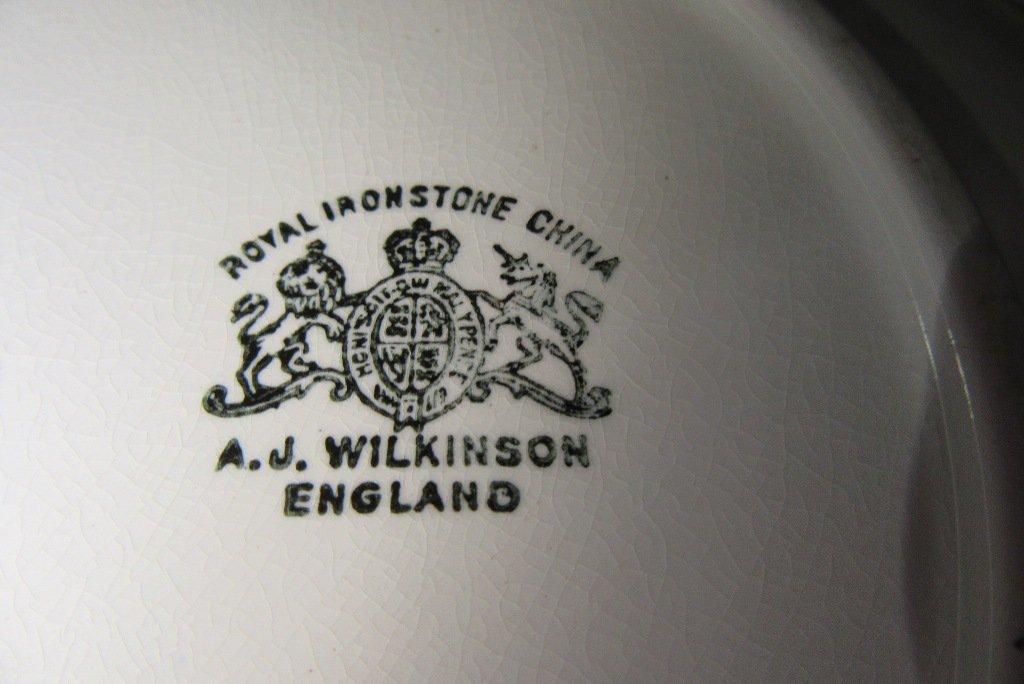 A.J. WILKINSON MADE IN ENGLAND ROYAL IRONSTONE CHINA TEA LEAF PATTERN PLATE