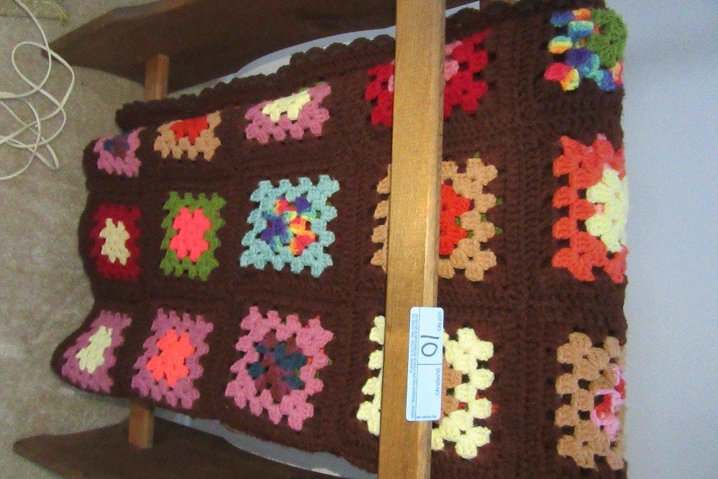 WOOD QUILT HANGER AND AFGHAN