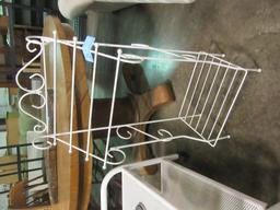 WHITE METAL TOWEL STAND AND ROLL ABOUT CART