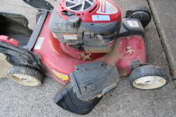 CRAFTSMAN SELF PROPELLED 22 INCH PUSH MOWER WITH BAGGER. POWERED BY BRIGGS