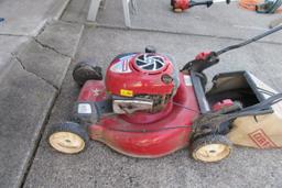 CRAFTSMAN SELF PROPELLED 22 INCH PUSH MOWER WITH BAGGER. POWERED BY BRIGGS