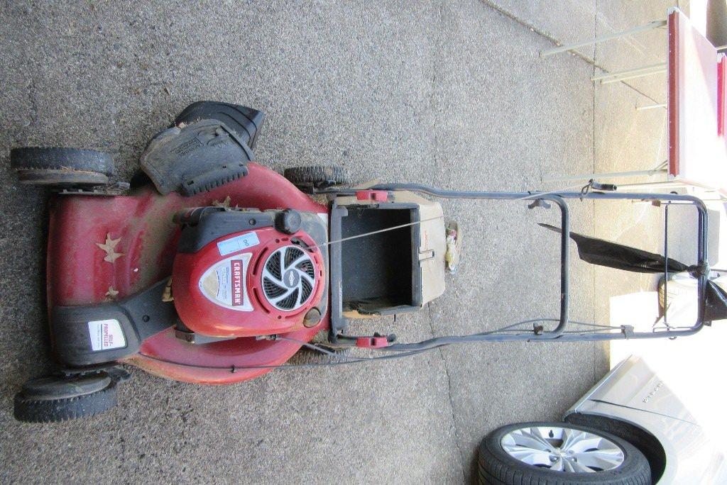 CRAFTSMAN SELF PROPELLED 22 INCH PUSH MOWER WITH BAGGER. POWERED BY BRIGGS