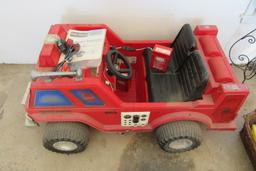 POWER WHEELS FIRE TRUCK MODEL 86300 WITH BATTERIES AND CHARGER