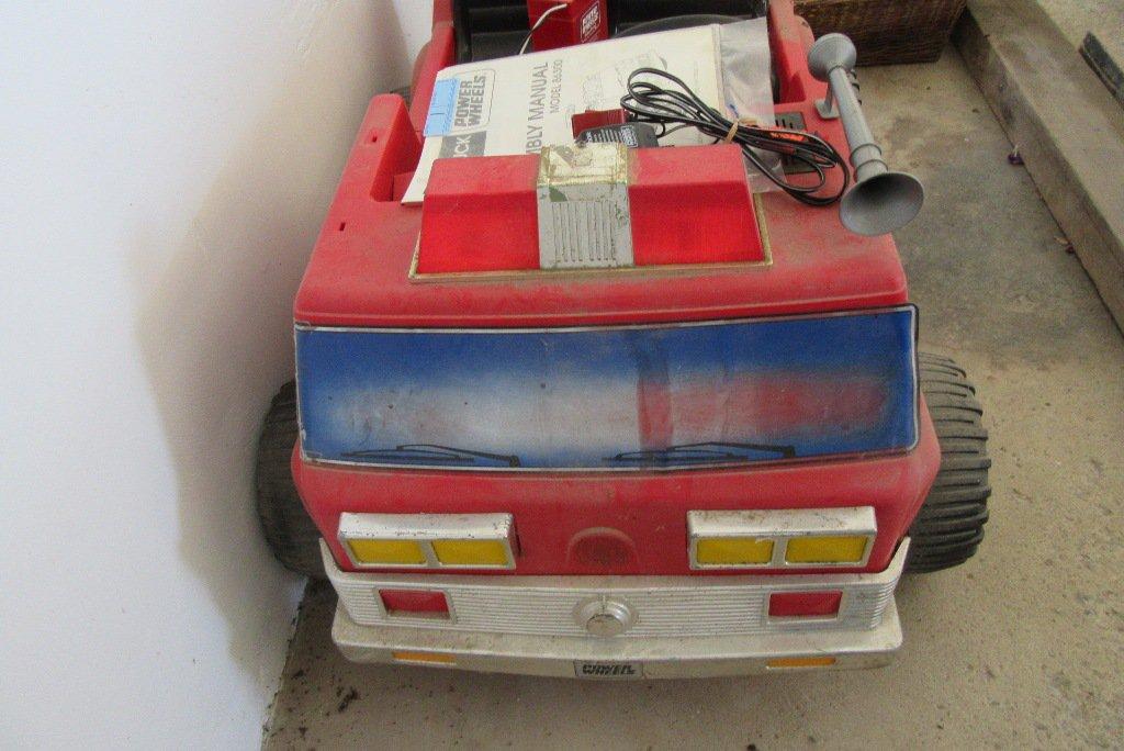 POWER WHEELS FIRE TRUCK MODEL 86300 WITH BATTERIES AND CHARGER