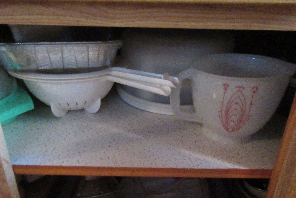 CABINET LOT OF PLASTIC WARE