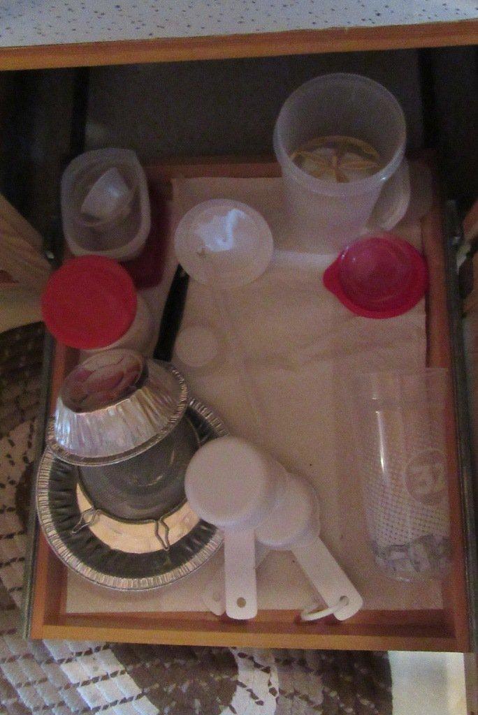 CABINET LOT OF PLASTIC WARE