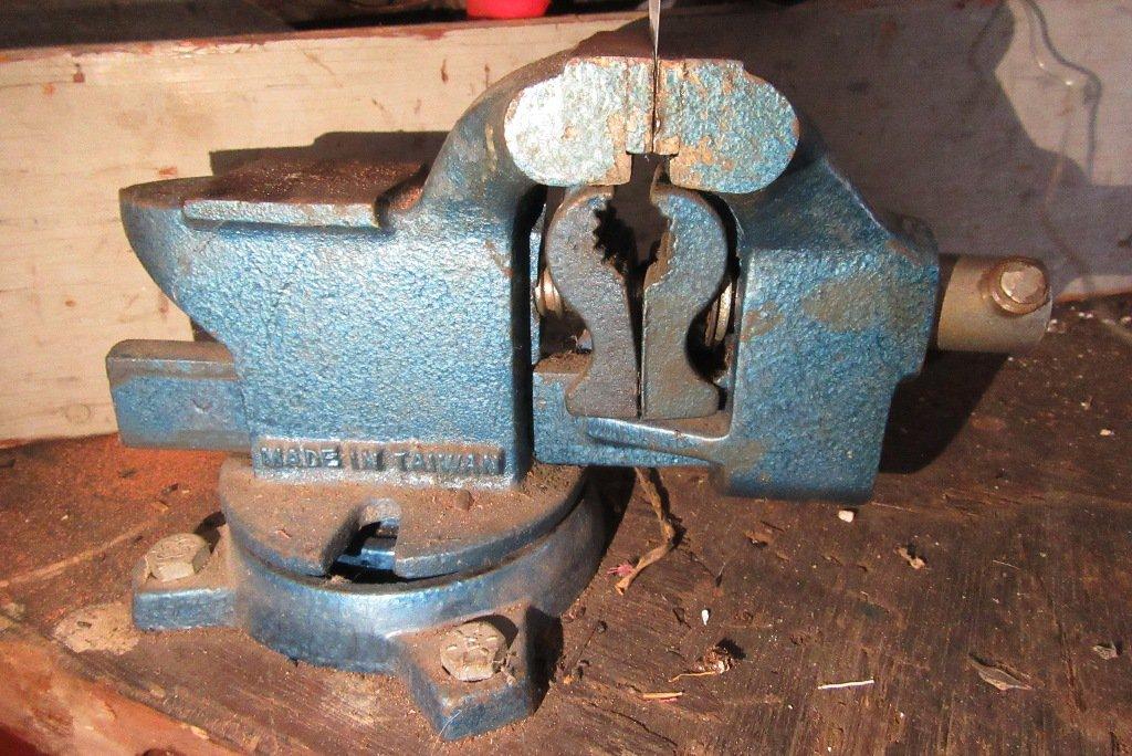 ROTATING VISE. BRING TOOLS TO REMOVE.