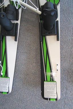 O'BRIEN VANTAGE TRAINER WATER SKIS WITH ROPE