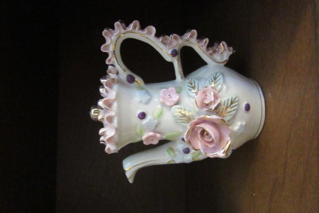 CAPODIMONTE STYLE MINIATURE VASE AND PLANTER