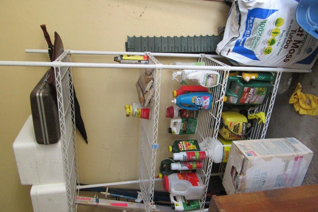 ADJUSTABLE RACK WITH OUTDOOR ITEMS