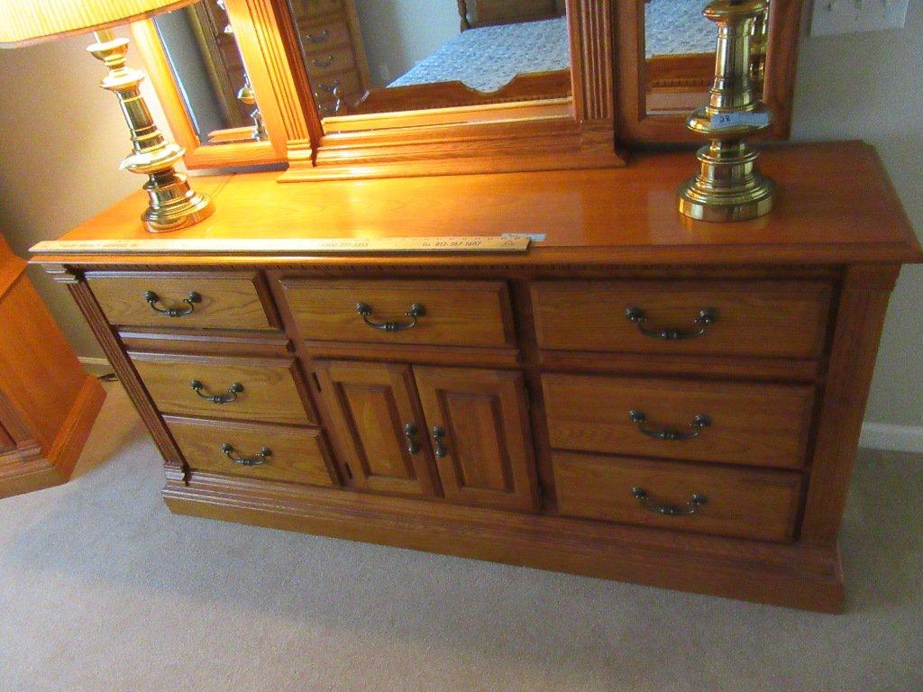 AMERICAN DREW DRESSER WITH MIRROR. SIDE MIRRORS ARE MOVABLE