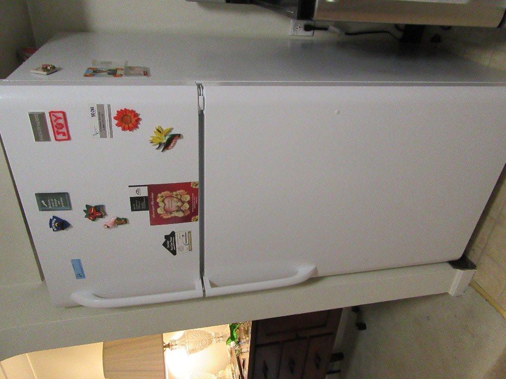 FRIGIDAIRE REFRIGERATOR