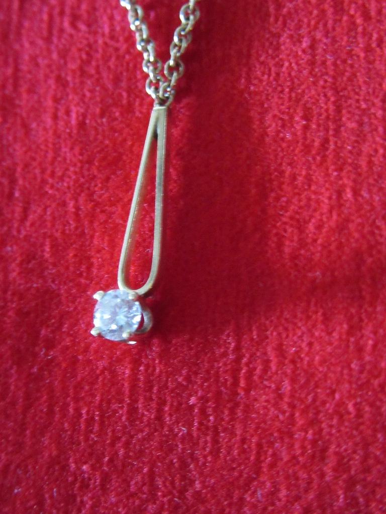 DIAMOND PENDANT ON 14K CHAIN