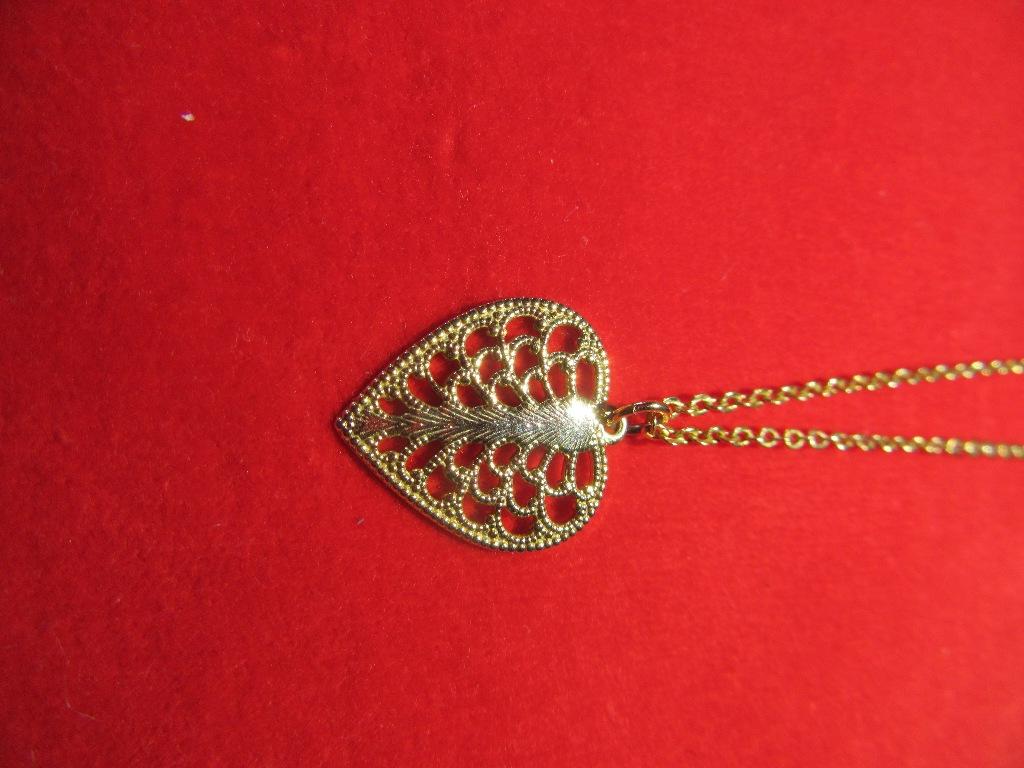 GOLD COLORED HEART NECKLACE