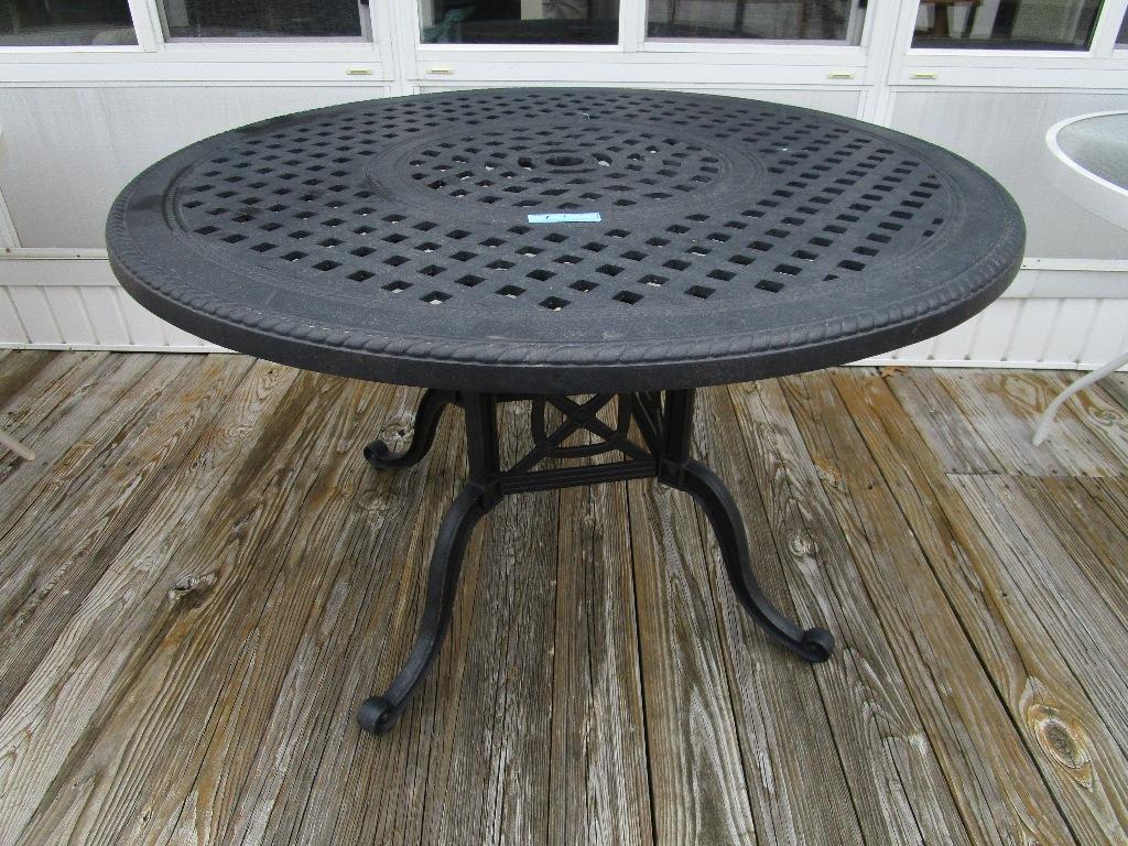 HEAVY DECORATIVE METAL UMBRELLA TABLE