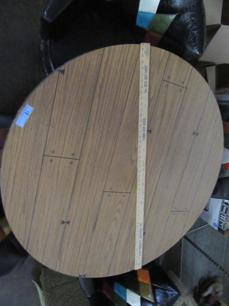 4' ROUND BARREL TABLE WITH BARREL CHAIRS 2 SQUARE BOX TO ROUND IT BACKS