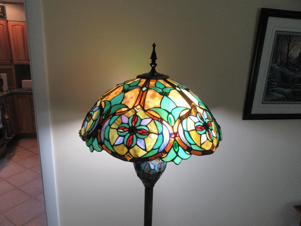STAINED GLASS STYLE SHADE AND BASE FLOOR LAMP. PLASTIC PANELS