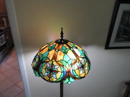 STAINED GLASS STYLE SHADE AND BASE FLOOR LAMP. PLASTIC PANELS