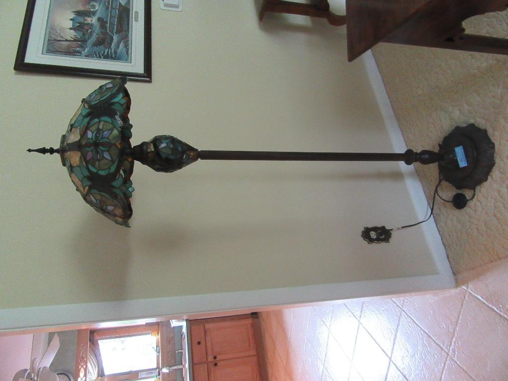 STAINED GLASS STYLE SHADE AND BASE FLOOR LAMP. PLASTIC PANELS