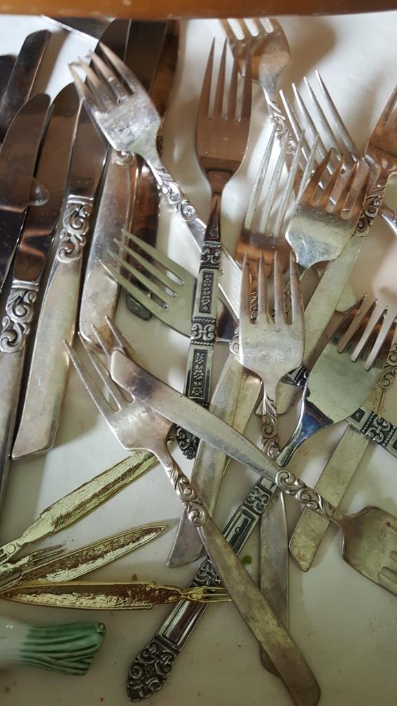 ASSORTED FLATWARE BY ONEIDA, COMMUNITY PLATE, AND OTHERS