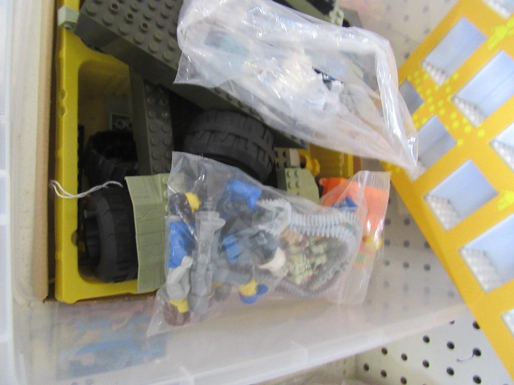 PLASTIC MILITARY FIGURES AND ASSORTED LEGO BLOCK PIECES