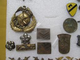 MILITARY PINS. SOME FOREIGN.