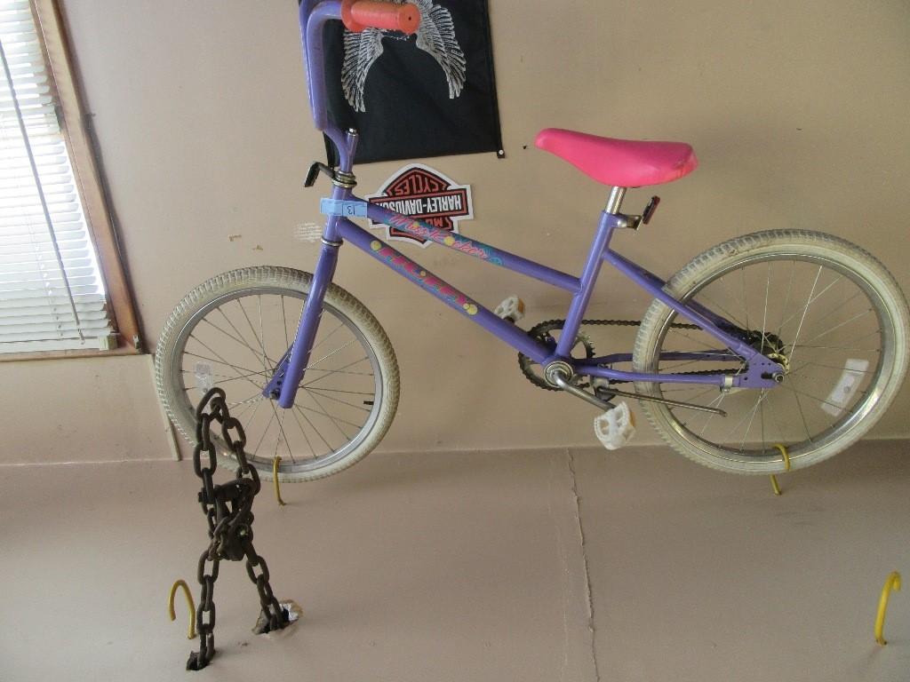 GIRLS HUFFY BICYCLE