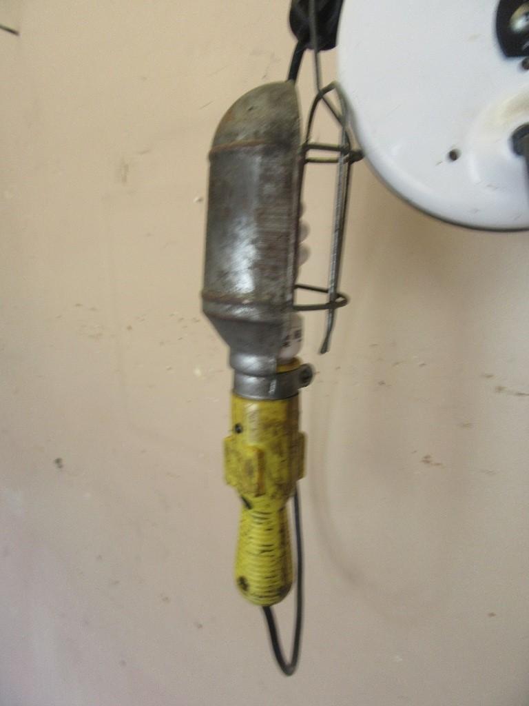 TROUBLE LIGHT WITH REEL. BRING TOOLS TO REMOVE FROM WALL. FLAT-HEAD SCREWDR