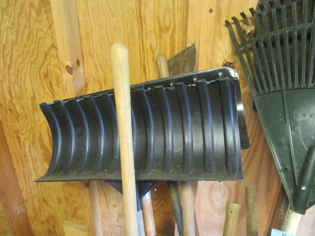 YARD AND GARDEN TOOLS WITH BENCH