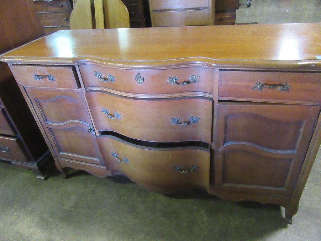 VINTAGE BUFFET. ONE PULL HANDLE MISSING