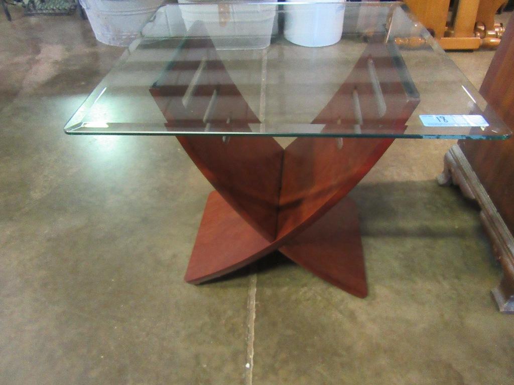 MODERN STYLE GLASS TOP END TABLE