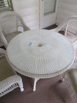 WICKER STYLE PATIO SET WITH 4 CHAIRS & ROUND TABLE WITH GLASS TOP