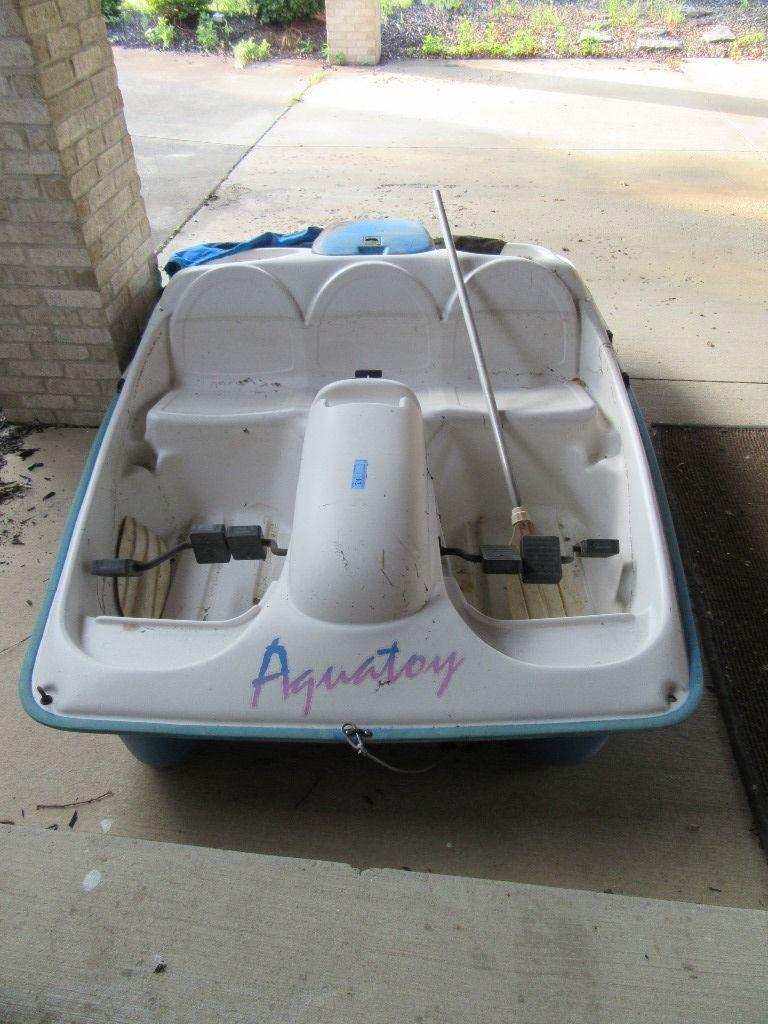 AQUA TOY PADDLE BOAT BY PWC