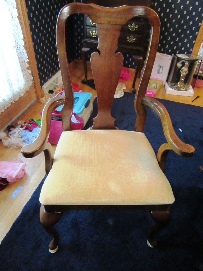 CHERRY DINING ROOM TABLE WITH 4 CHAIRS AND 2 HOST CHAIRS AND 2 LEAVES INCLU