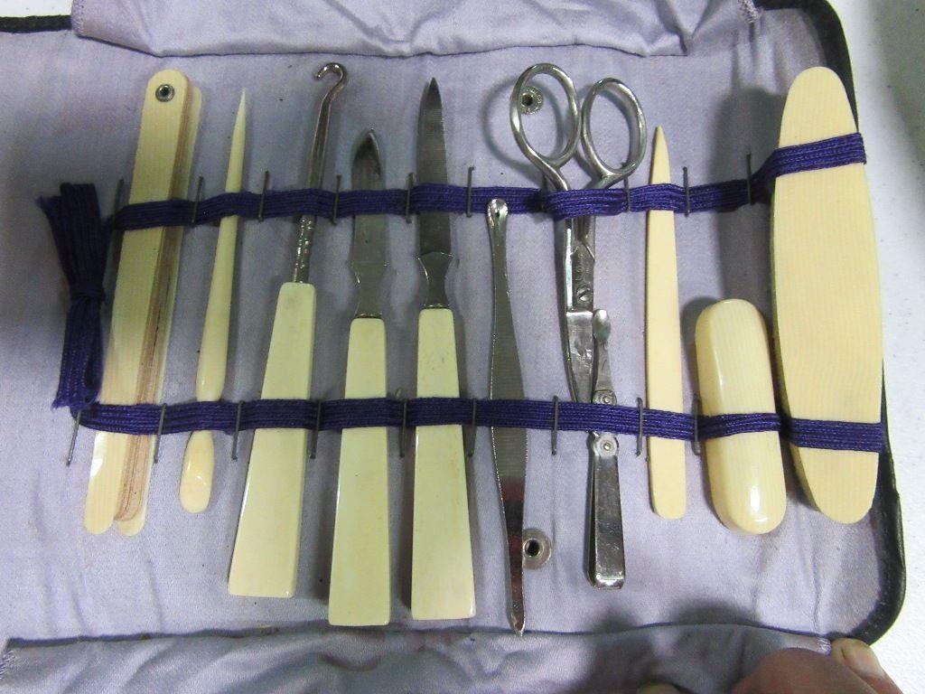 VINTAGE MANICURE SET