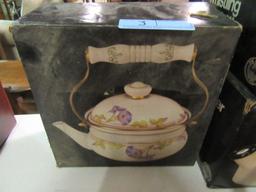 2 QT TEA KETTLE PORCELAIN ENAMEL ON STEEL WITH CERAMIC HANDLE IN BOX