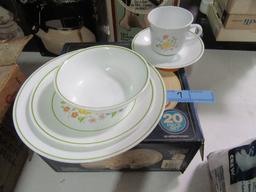 20 PIECE SET SERVICE FOR 4 CORELLE LIVINGWARE EXPRESSIONS BY CORNING