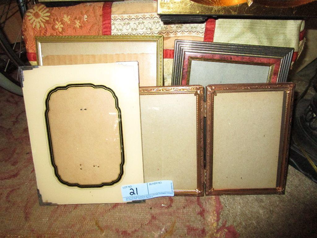 FOOTSTOOL & ASSORTED PICTURE FRAMES