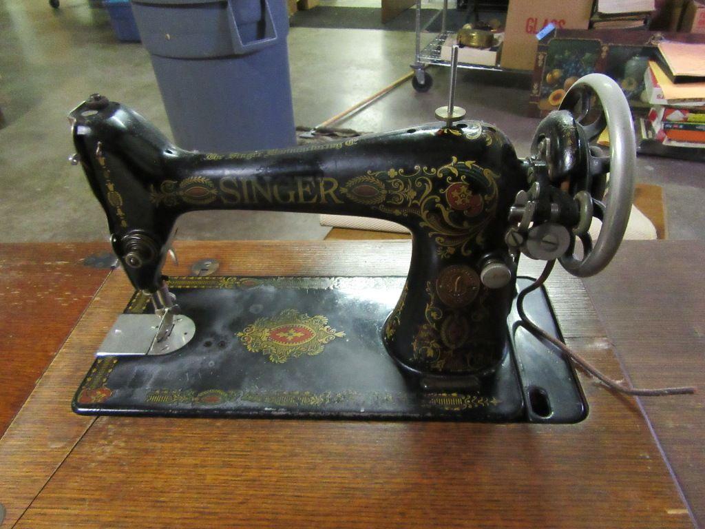 VINTAGE SINGER SEWING MACHINE WITH CABINET