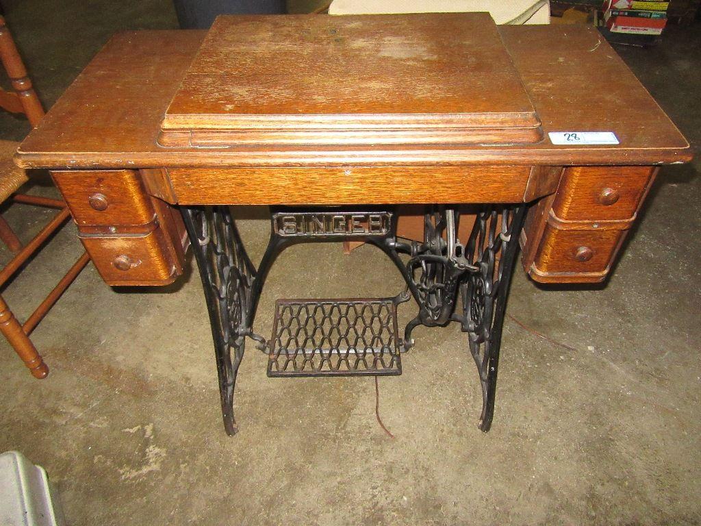 VINTAGE SINGER SEWING MACHINE WITH CABINET