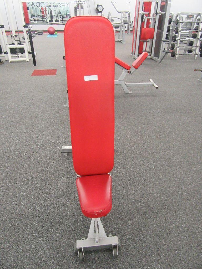 STAR TRAC ADJUSTABLE BENCH