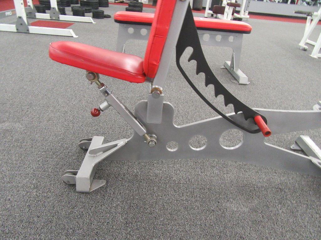 STAR TRAC ADJUSTABLE BENCH