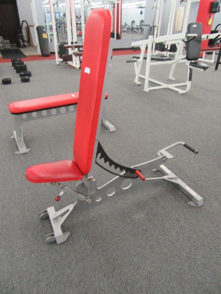 STAR TRAC ADJUSTABLE BENCH