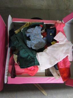 BARBIE FASHION DOLL TRUNK FROM 1977 AND CONTENTS