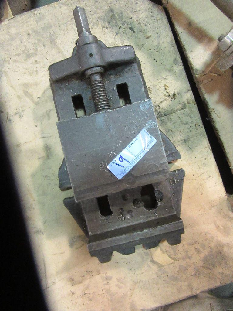 MILLING MACHINE VISE