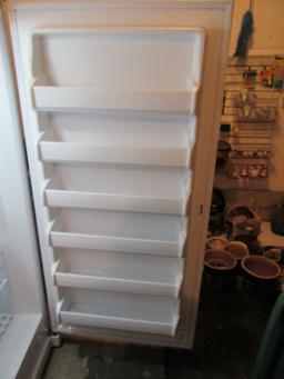 FRIGIDAIRE UPRIGHT FREEZER MODEL FFFH20F2QWC. DOES NOT HAVE KEY.