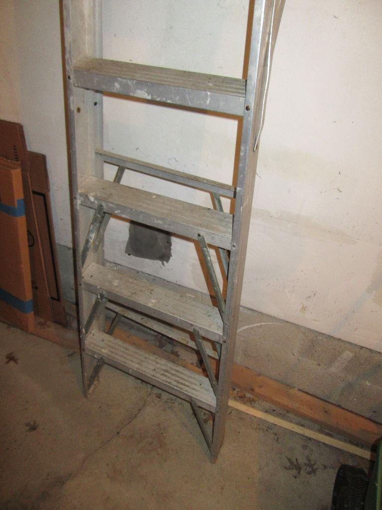 8 FT ALUMINUM STEP LADDER