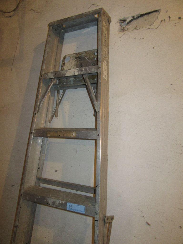 8 FT ALUMINUM STEP LADDER